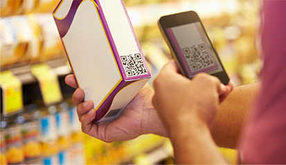 商品のPOPに商品情報が確認できるQRコードを設置。